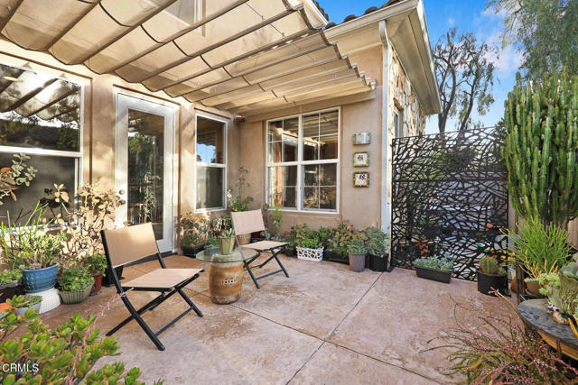 653 Milford Street, Los Angeles CA: https://media.crmls.org/mediaz/123eb721-f20a-4936-b590-bff8d41b9669.jpg