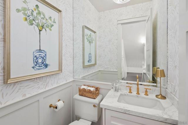 552 G Avenue, Coronado CA: https://media.crmls.org/mediaz/123ecefd-e6de-4307-8adf-2c49cce02e02.jpg