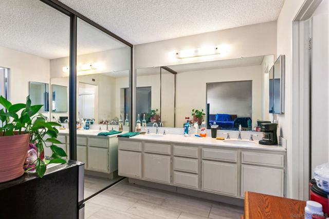 4468 Inverness Drive, Oceanside CA: https://media.crmls.org/mediaz/123f13e8-a123-47d8-ace9-1f0fa7e31d2e.jpg