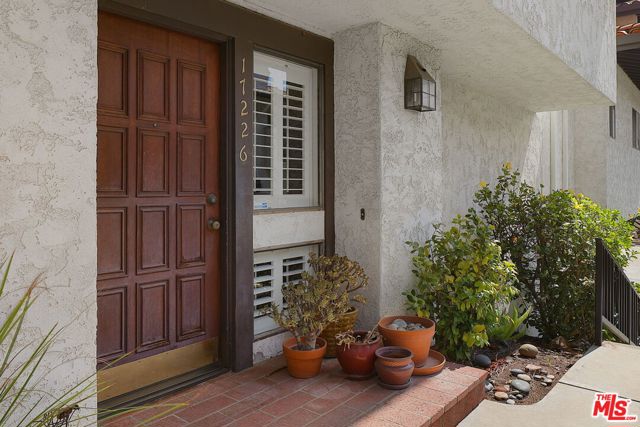 17226 Palisades Circle photo 4