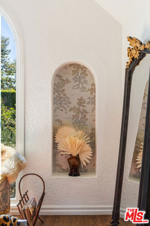 724 N Spaulding Avenue, Los Angeles CA: https://media.crmls.org/mediaz/12409346-d71d-46f1-ab7e-1087bc9ef9b4.jpg