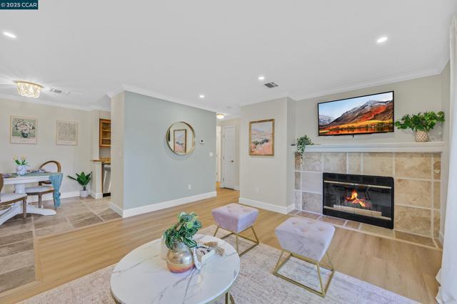 160 Eastridge Dr, San Ramon CA: https://media.crmls.org/mediaz/1240a6ee-175a-4ab5-a9ba-259ef6d16655.jpg