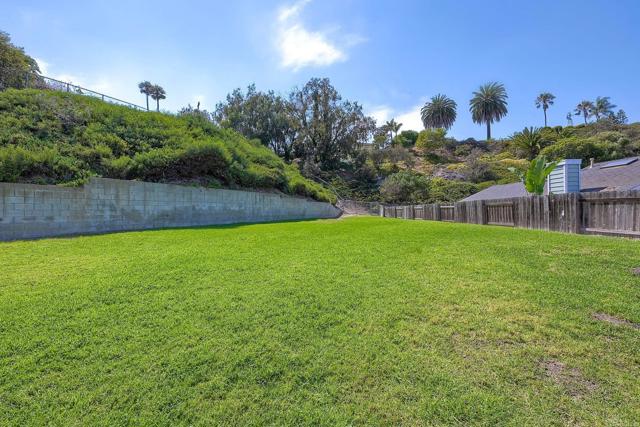 1782 E Pointe Avenue, Carlsbad CA: https://media.crmls.org/mediaz/1240ae06-6f20-4efa-9c95-ee8e2ae663c8.jpg