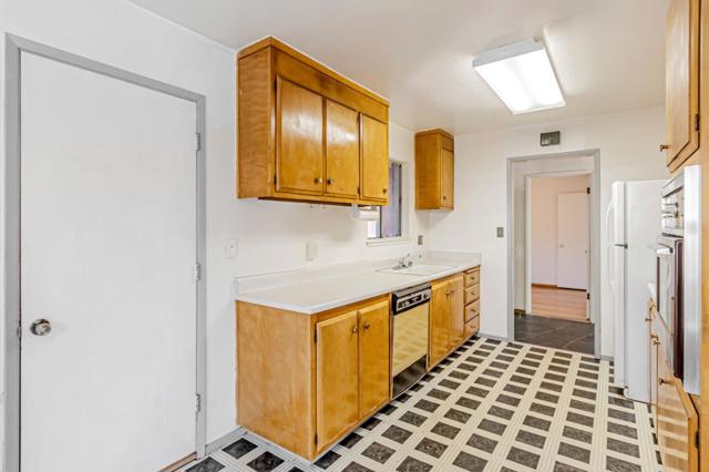 945 San Ramon Court, Mountain View CA: https://media.crmls.org/mediaz/1240f771-ca8a-4f45-81b9-9a308552a362.jpg