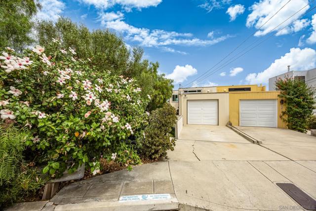 1449 Edgemont St, San Diego CA: https://media.crmls.org/mediaz/12411100-a33d-4236-8111-f17d80e9aa3f.jpg