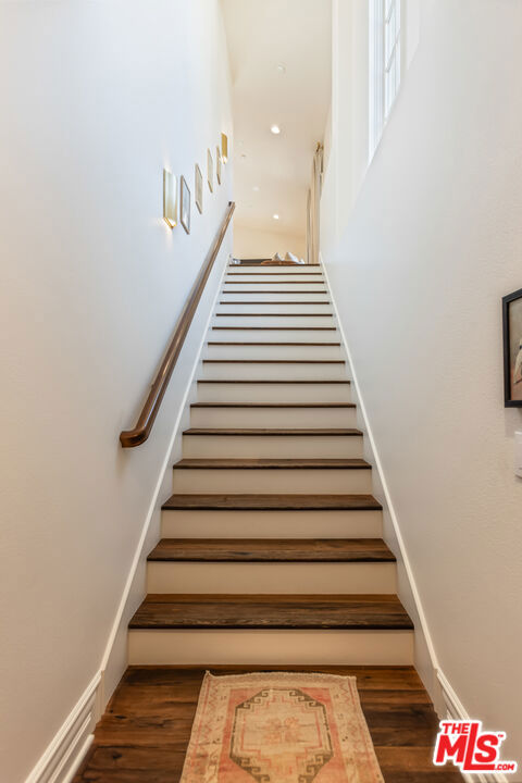 2052 Shadow Creek Drive, Agoura Hills CA: https://media.crmls.org/mediaz/12413b30-c9b1-4cba-a766-f36b428bf98f.jpg