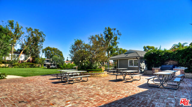 11 S Callecita, Laguna Beach CA: https://media.crmls.org/mediaz/12417374-dafa-4b35-a1ed-d6c2e8bf1212.jpg