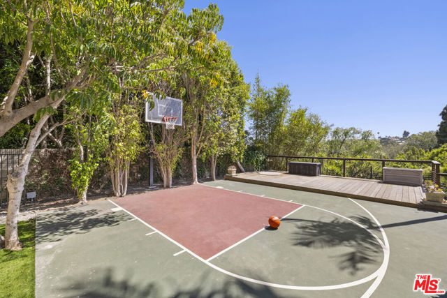 2325 Duxbury Circle, Los Angeles CA: https://media.crmls.org/mediaz/12419322-c135-4c16-9432-3ffd43ca0c01.jpg