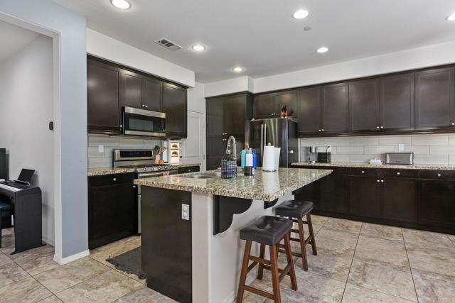 360 Calle Vela, San Marcos CA: https://media.crmls.org/mediaz/12425e20-a694-41d3-a3f8-6b4332aeab41.jpg