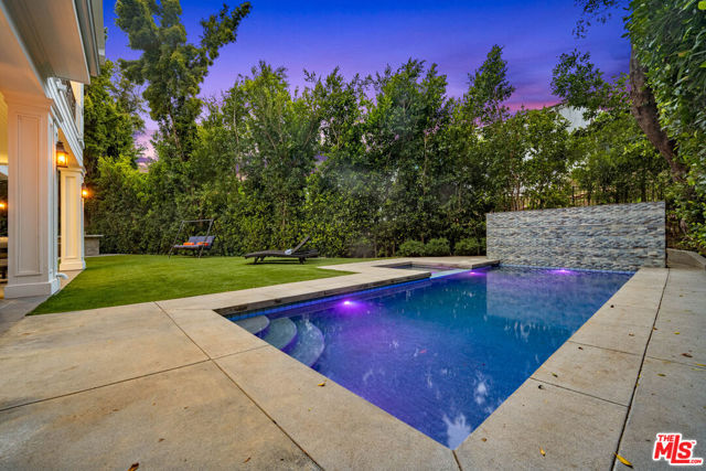 126 N Canyon View Drive, Los Angeles CA: https://media.crmls.org/mediaz/12429193-1186-41e4-beda-fc88086434fe.jpg