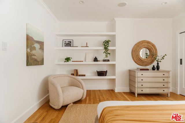 226 N Arden Boulevard, Los Angeles CA: https://media.crmls.org/mediaz/1243012e-f57b-4392-924b-26d1ce56a813.jpg