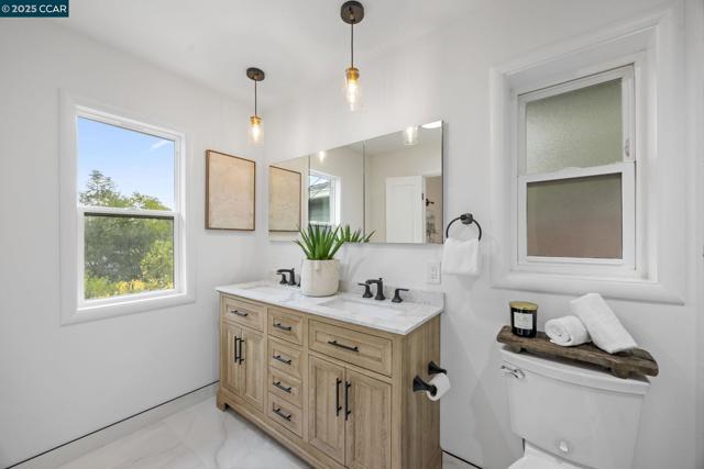 110 Twin Peaks Drive, Walnut Creek CA: https://media.crmls.org/mediaz/1243025e-ec0e-459e-9ac1-52d779ebc841.jpg