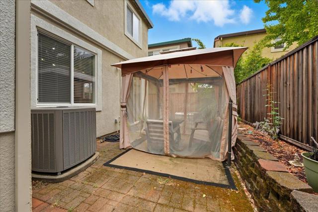 705 Otter Court, Fairfield CA: https://media.crmls.org/mediaz/12431b71-ce79-421f-bb29-727fcb33f612.jpg