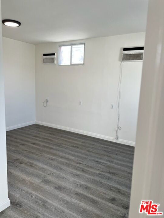 6006 6006 1/2 W Pico Boulevard, Los Angeles CA: https://media.crmls.org/mediaz/12431c7b-2528-49f7-93f6-852708077cf0.jpg
