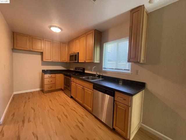 3901 Clayton Rd, Concord CA: https://media.crmls.org/mediaz/12432116-bbb2-4744-9880-8d840ccd5cf0.jpg