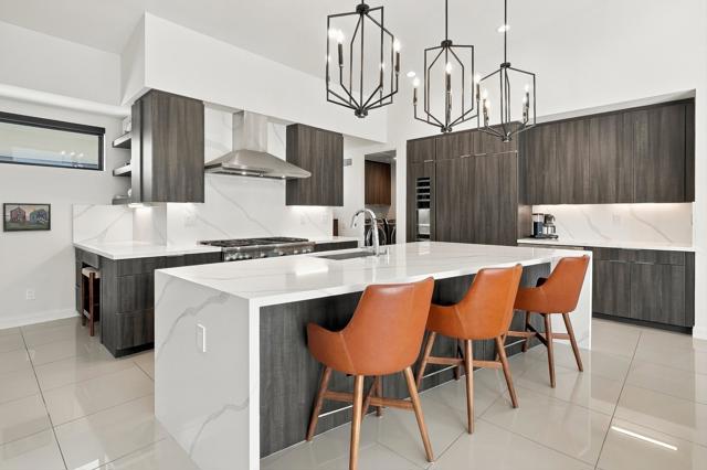 160 Obsidian Loop N, Palm Springs, CA 92264