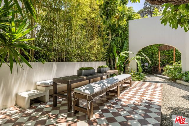 8249 Marmont Lane, Los Angeles CA: https://media.crmls.org/mediaz/12435cc4-a99a-47db-b404-0d1e02c98e8e.jpg