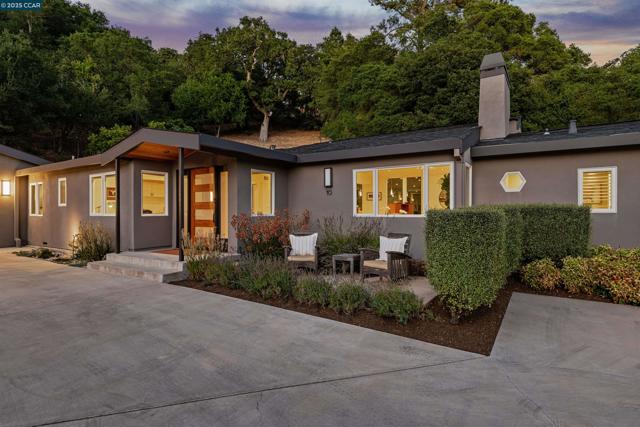 10 ICHABOD LANE, Orinda CA: https://media.crmls.org/mediaz/124366f6-1cf5-4bde-81e1-9b2126aee488.jpg