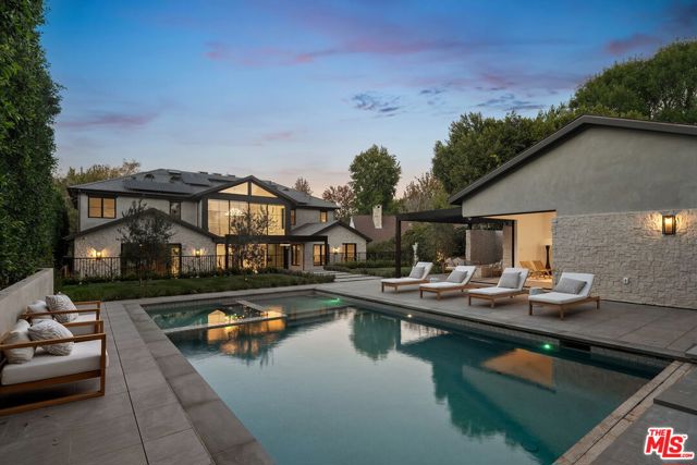 10444 Charing Cross Road, Los Angeles CA: https://media.crmls.org/mediaz/124395f0-d4e0-4905-ac74-ec9f9a2743a7.jpg