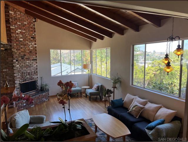 3958 Kenwood Dr, Spring Valley CA: https://media.crmls.org/mediaz/12439acb-f25c-4ca0-a4dc-b1025341d070.jpg