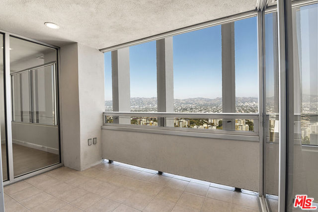 5670 Wilshire Boulevard, Los Angeles CA: https://media.crmls.org/mediaz/1243df25-7b1d-4529-86d9-e72368ca0685.jpg