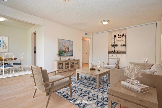 320 N Civic Dr, Walnut Creek CA: https://media.crmls.org/mediaz/1243eda3-8ace-45e8-acc8-0a4cb1901b61.jpg
