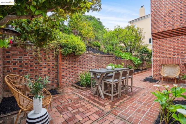 80 Oak Ridge Rd, Berkeley CA: https://media.crmls.org/mediaz/124414da-7ec6-4df7-8d4b-28ee94da505b.jpg