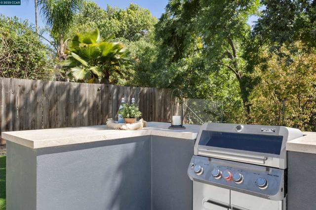 5182 La Corte Bonita, Concord CA: https://media.crmls.org/mediaz/12448731-fe88-4aec-b3ce-176b8a7d33ea.jpg