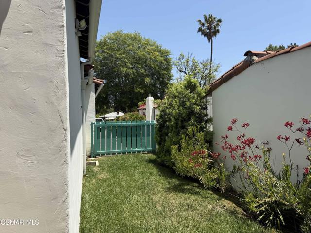 1979 Allen Avenue, Altadena CA: https://media.crmls.org/mediaz/12459fff-2a35-4760-abca-d58bda666841.jpg