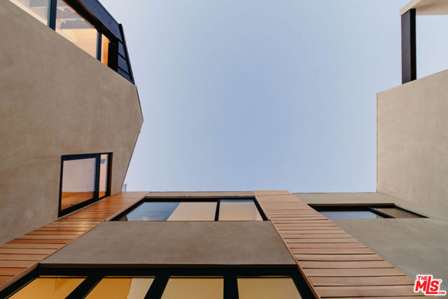 3440 Cattaraugus Avenue, Culver City CA: https://media.crmls.org/mediaz/1245ac8c-625e-43fe-b27a-d3e711387b1d.jpg