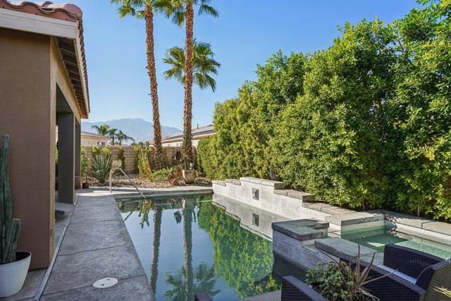 74080 Portola Pointe Lane, Palm Desert CA: https://media.crmls.org/mediaz/1245b72c-f2ce-4a50-bad1-a4e1ad9f1a72.jpg