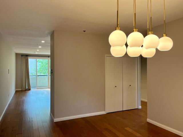 525 Almer Road, Burlingame CA: https://media.crmls.org/mediaz/1245d57c-8093-4e66-b85b-5dd46810f297.jpg