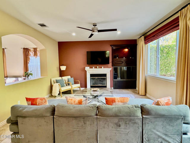 144 Acacia Lane, Newbury Park CA: https://media.crmls.org/mediaz/1245dc20-2ec7-4a61-98c3-d320aaa91d43.jpg
