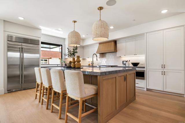 Detail Gallery Image 8 of 60 For 270 Normandy Ln, Carlsbad,  CA 92008 - 4 Beds | 4/1 Baths