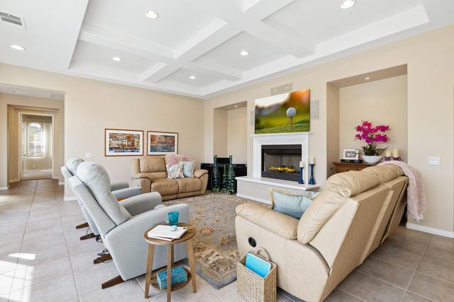 14 Via Santo Tomas Drive, Rancho Mirage CA: https://media.crmls.org/mediaz/124705a5-88a6-474f-b6e6-c302e0156b2a.jpg