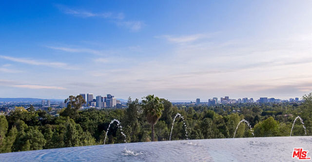 1169 Loma Linda Drive, Beverly Hills CA: https://media.crmls.org/mediaz/12473ce7-51a2-488c-b356-130da582e24a.jpg