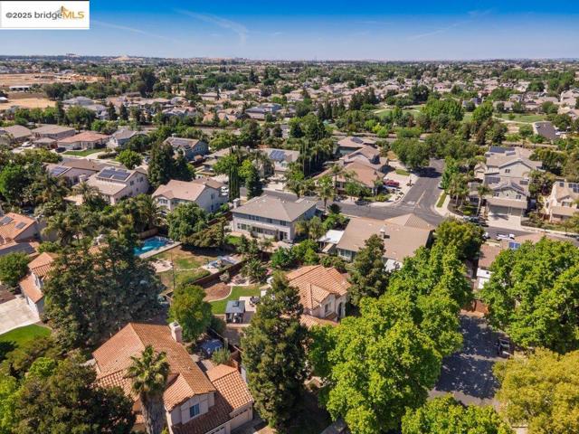 1281 Sea Vista Dr, Brentwood CA: https://media.crmls.org/mediaz/12474447-ec8d-4cd9-9df6-1ee03a533a05.jpg