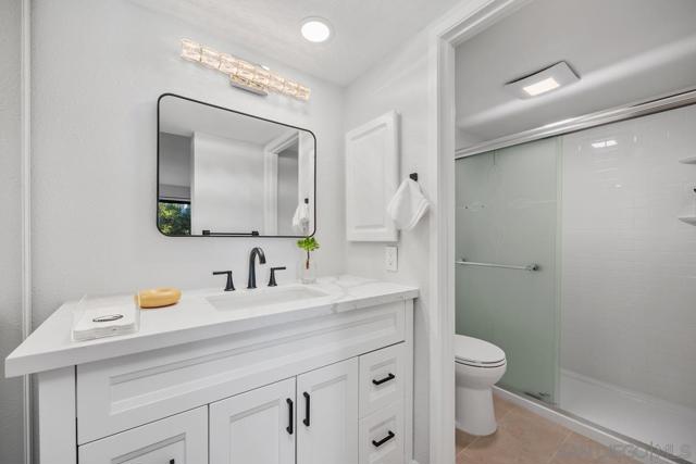 524 Via De La Valle H, Solana Beach CA: https://media.crmls.org/mediaz/1247c090-7d90-4fbf-82e5-a5dde37e0af9.jpg