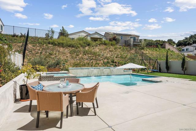 35111 Cooper Pl, Fallbrook CA: https://media.crmls.org/mediaz/1247df13-e510-4a68-a057-03677069c42f.jpg