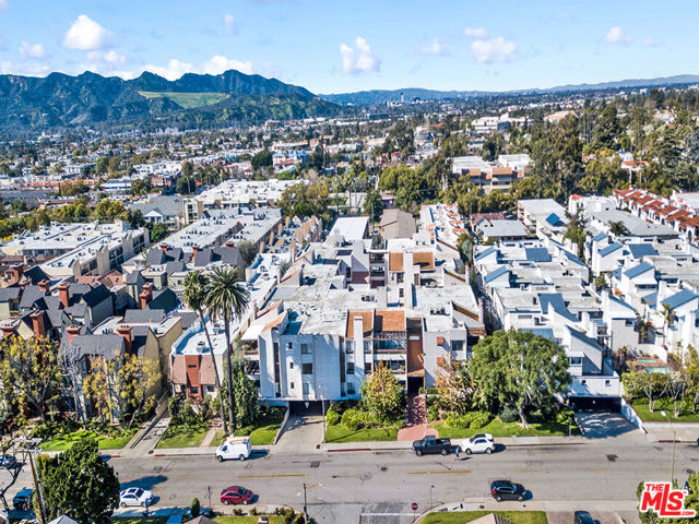 1325 Valley View Road, Glendale CA: https://media.crmls.org/mediaz/12482f2d-9ec7-4bbf-a5b7-4bf45d868f7d.jpg