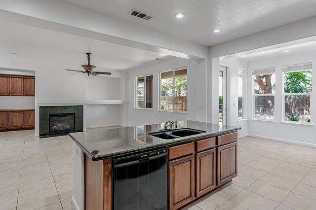 1619 Tumbleweed Way, Los Banos CA: https://media.crmls.org/mediaz/12483bab-f98b-4d7f-8a70-03fb42ac17c8.jpg