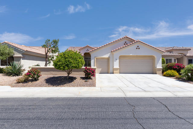 78664 Platinum Drive, Palm Desert CA: https://media.crmls.org/mediaz/12492998-21ba-471a-835a-22ec92257081.jpg
