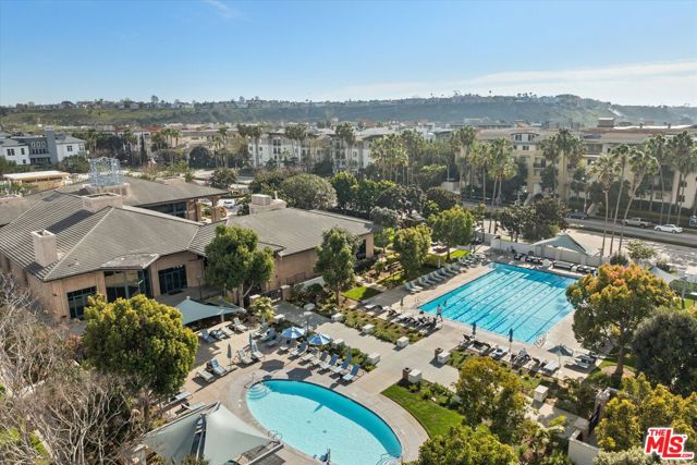 13200 Pacific Promenade, Playa Vista CA: https://media.crmls.org/mediaz/1249a0f7-1366-4e20-b3c0-c0add61216ea.jpg