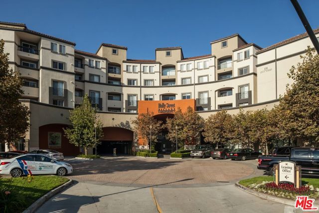 151 E HOLLY Street, Pasadena CA: https://media.crmls.org/mediaz/124a727c-645b-4d21-b76a-4e185a38c40a.jpg