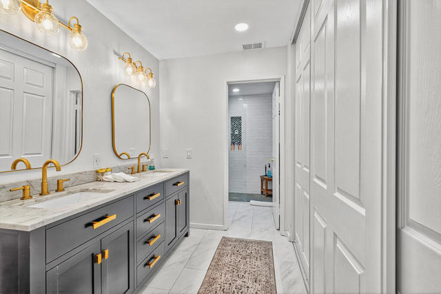 77707 Calle Las Brisas S, Palm Desert CA: https://media.crmls.org/mediaz/124aadb0-1105-4feb-a97a-0151dbc62dd1.jpg