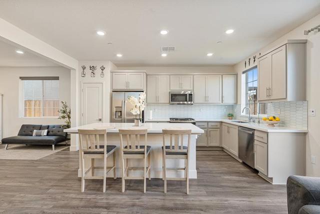 7221 Diamond Avenue, Tracy CA: https://media.crmls.org/mediaz/124b1074-8d9f-476f-ae26-2ba4a963b1d2.jpg