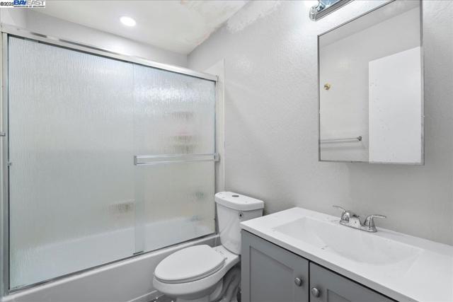 27070 Manon Ave, Hayward CA: https://media.crmls.org/mediaz/124b2954-5140-498a-b055-06903c35165f.jpg