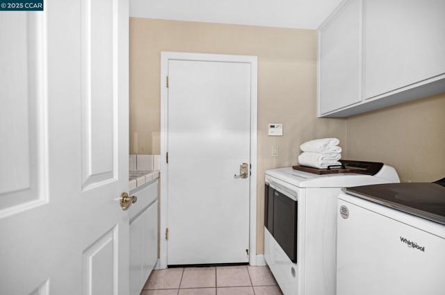 2120 Goldenrod Lane, San Ramon CA: https://media.crmls.org/mediaz/124b8f1f-ea0c-4221-bae6-e67262eed99d.jpg