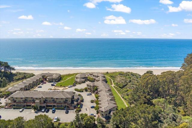 29 Seascape Resort Drive, Aptos CA: https://media.crmls.org/mediaz/124bf229-2134-4adb-88e1-dbd77c7ee128.jpg