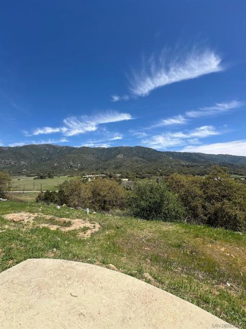 31913 Calle El Potrero, Pauma Valley CA: https://media.crmls.org/mediaz/124bfefb-d588-4e29-ac84-cdb43a230465.jpg